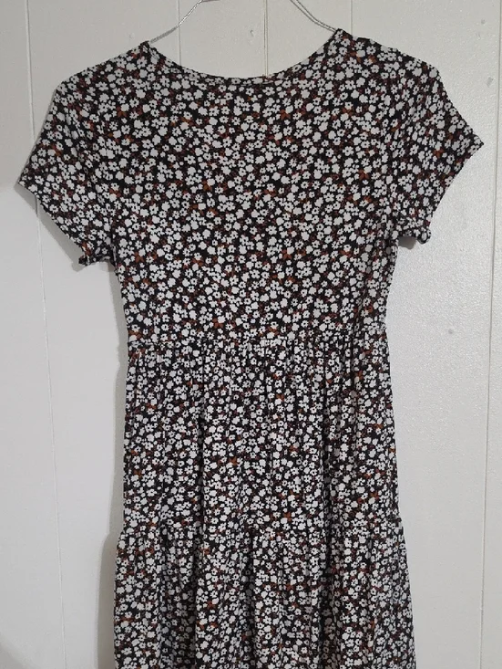 Women’s Black Floral Wrap-Style Dress - Picture 4 of 4